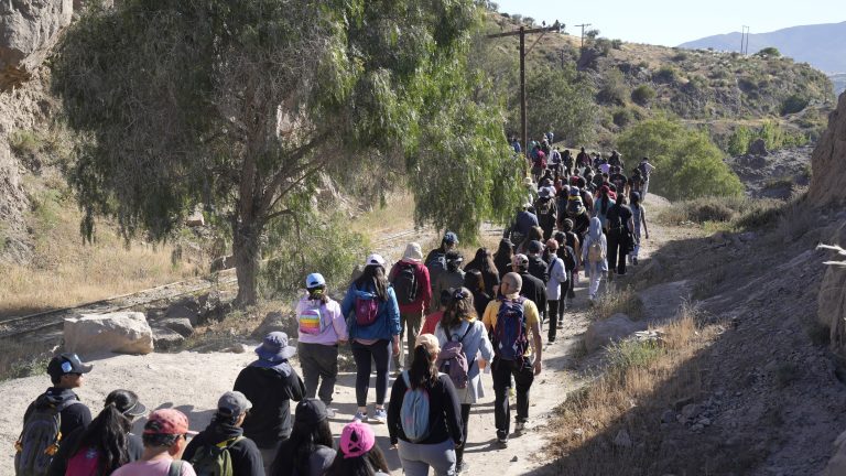 Más de 300 participantes se reunieron en el Trekking Familiar que recorrió los senderos de Huamalata