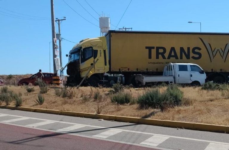 Accidente vehicular se registra en rotonda Los Leíces