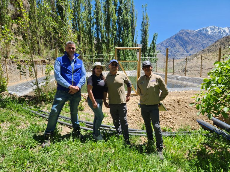 Pequeña agricultora de Tulahuén mejora su eficiencia hídrica gracias a embalse y sistema de energía fotovoltaica