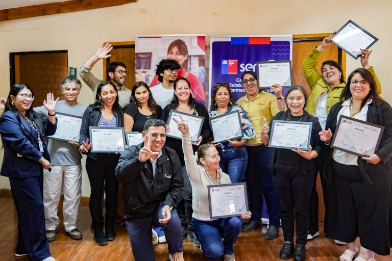 Vecinos de Monte Patria se certifican en montaje de sistemas solares fotovoltaicos