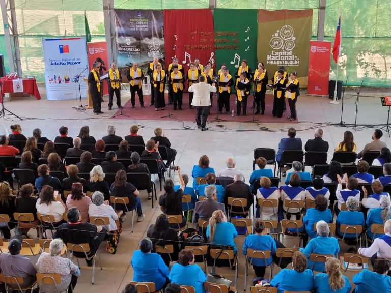 Coros de personas mayores llevaron la alegría de la música a Río Hurtado en el 1er encuentro realizado en la región   