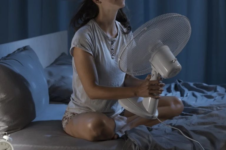 Bochornos sin bochorno: Cómo aliviar los sofocos del climaterio en verano