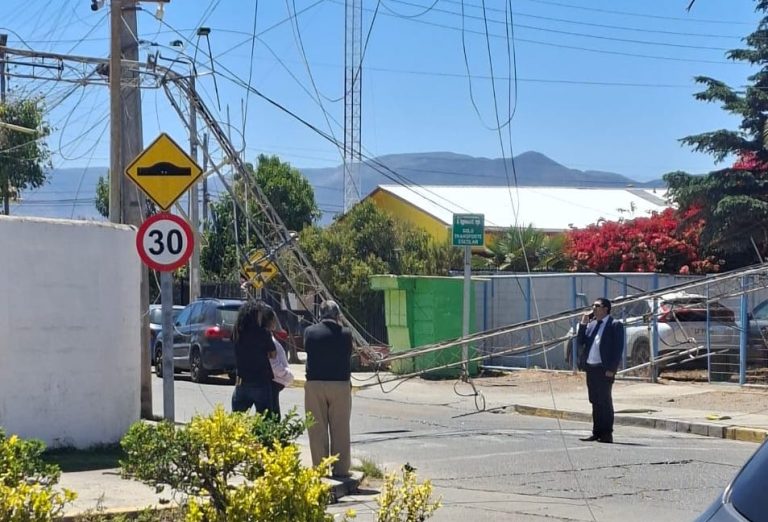 Emergencia en Ovalle: Antena de radiofonía se desploma en la parte alta