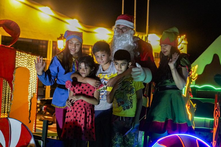 Con éxito se dio cierre a Feria de Emprendedores y recorrido de Carro Navideño en Monte Patria