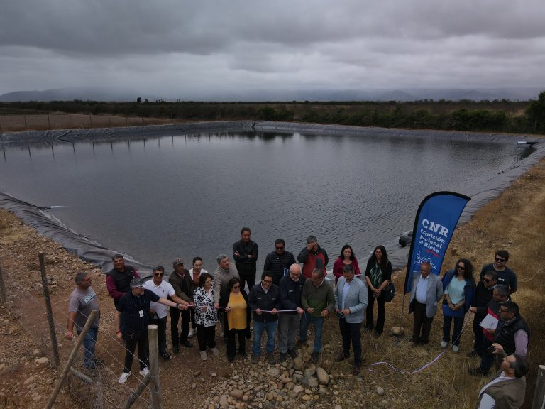 Más de $6.300 millones: Agricultores del Limarí reciben bonificaciones de la CNR para optimizar su gestión hídrica 