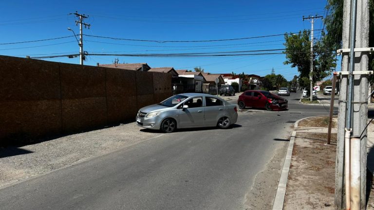 Colisión vehicular se registra en calle Jacarandá con Mirador Poniente en Ovalle