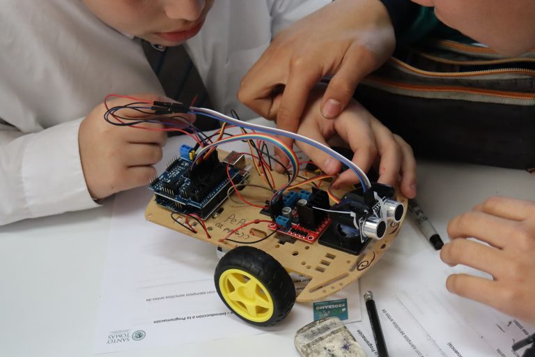 Concluye exitoso taller de robótica y programación con escolares de la comuna
