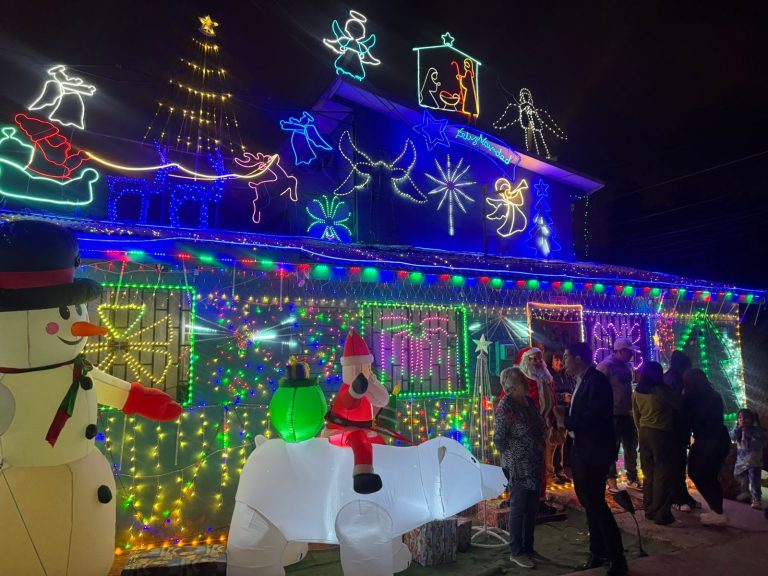 Más de 20 años de magia: El vecino que ilumina la Navidad en la población Esperanza de Ovalle