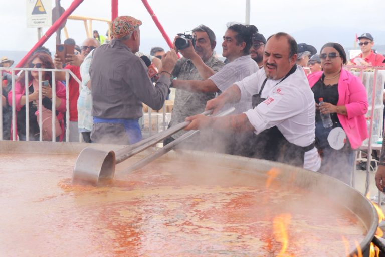 [RegiónHOY] Los Vilos celebró con éxito la 5ª versión de la Carbonada de Locos Más Grande de Chile