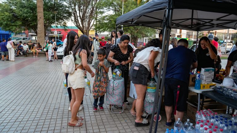 Ovallinos se unen en masiva cruzada solidaria para apoyar a familias damnificadas por incendios en el sur