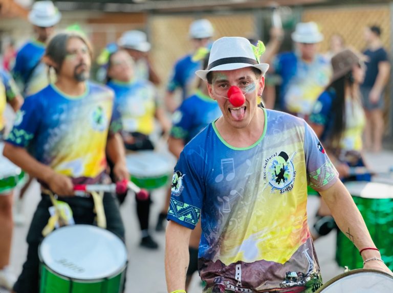 Clan Batucada Ieruba celebra 9° aniversario con exitoso carnaval cultural en El Palqui
