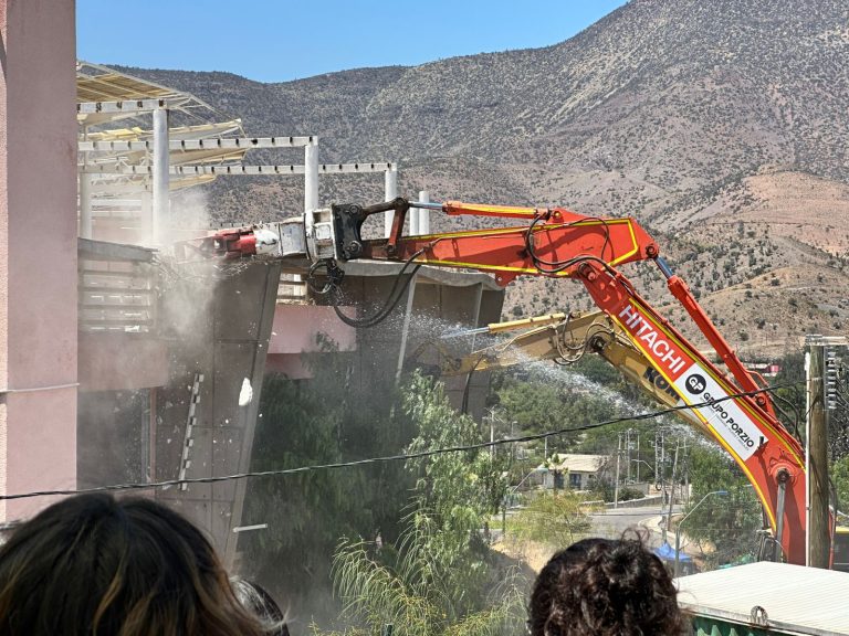 Comienza proceso de reconstrucción de Liceo Eduardo Frei Montalva de Monte Patria