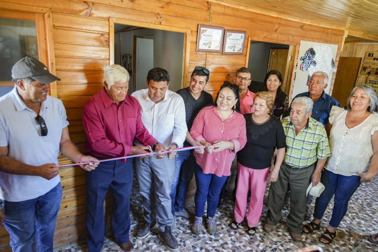 Clubes de Adulto Mayor de Monte Patria mejoran su sede a través de FONDEVE