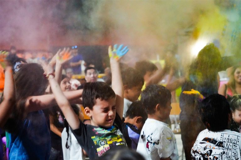 Plaza Color llenó de alegría y color la multicancha de Colliguay