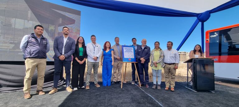 MTT y Desarrollo País entregan terreno para emplezar centro de carga de nuevos buses eléctricos en Ovalle