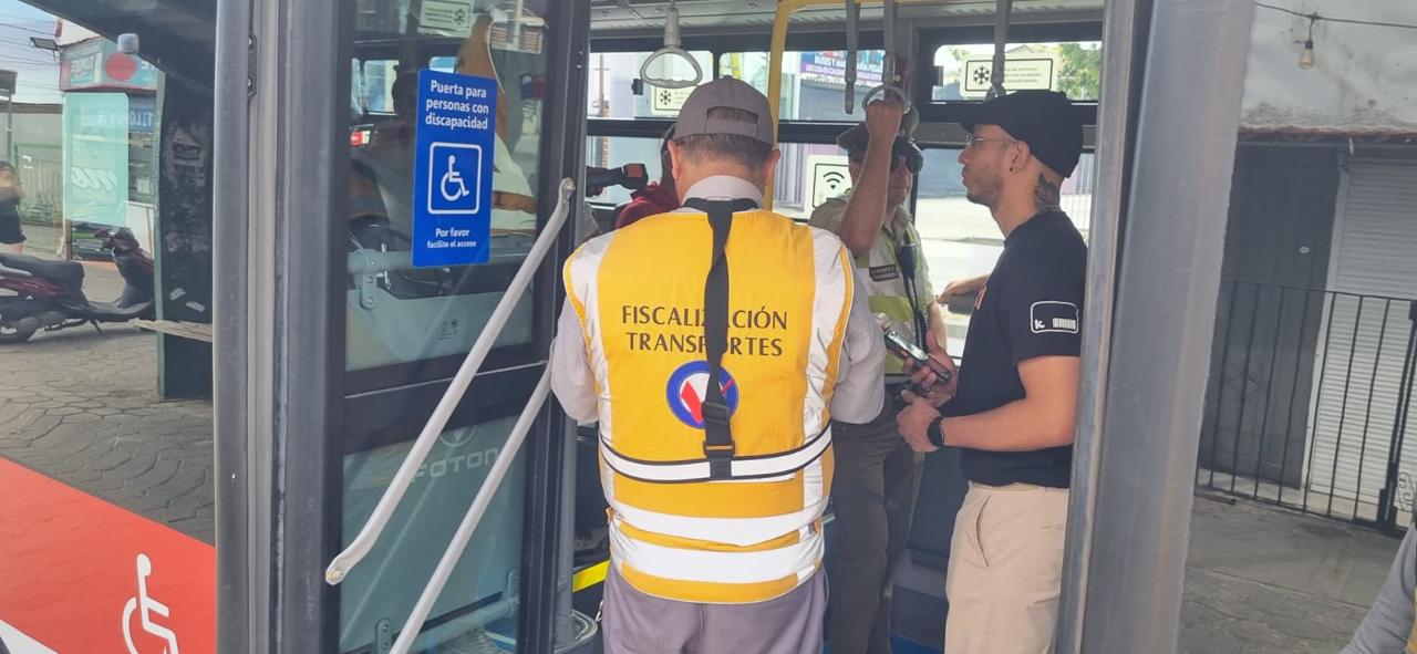 PolíticaHOY: Aprueban proyecto que aumenta sanciones a quienes evaden pago en el Transporte Público